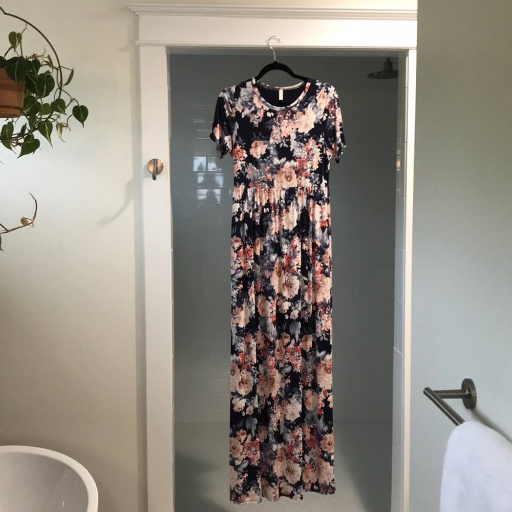 Floral maternity dress